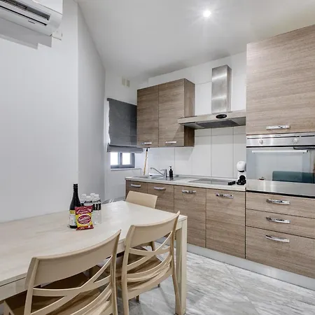 New Listing - 2br In The Heart Of By Sf Homes Apartament *