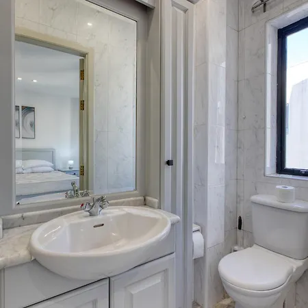 New Listing - 2br In The Heart Of By Sf Homes Lägenhet *